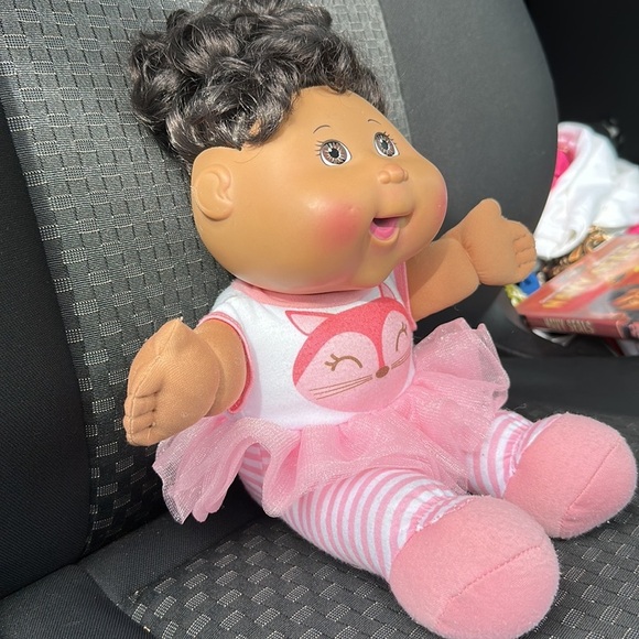 Cabbage Patch 2015 Kids Sittin Pretty doll - Picture 2 of 6